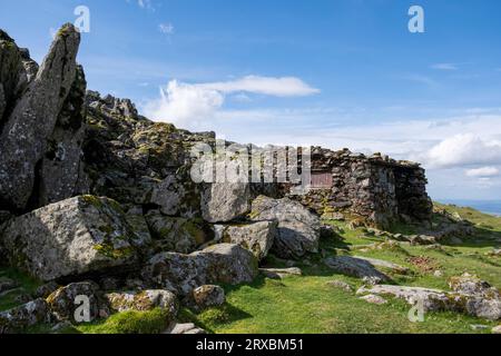 Zuflucht direkt unterhalb des Gipfels von Foel Grach, Snowdonia, Nordwales Stockfoto