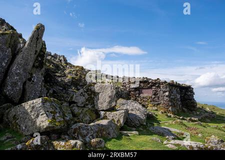 Zuflucht direkt unterhalb des Gipfels von Foel Grach, Snowdonia, Nordwales Stockfoto