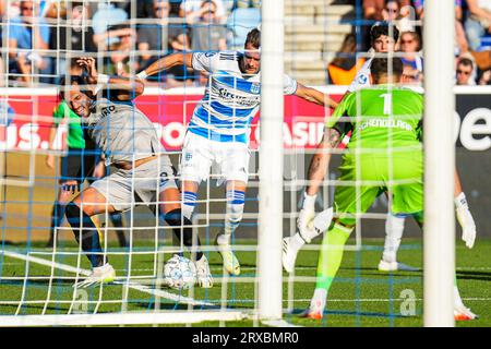 ZWOLLE - Vangelis Pavlidis von AZ Alkmaar während des niederländischen Eredivisie-Spiels zwischen PEC Zwolle und AZ Alkmaar im MAC3Park-Stadion am 24. September 2023 in Zwolle, Niederlande. ANP ED VAN DE POL Stockfoto
