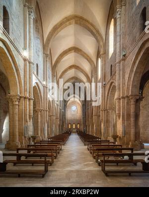 Innenansicht von der wunderbaren Abtei Fossanova in der Nähe der Stadt Priverno in der Provinz Latina, Latium, italien. Stockfoto