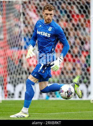 Stoke City Torhüter Mark Travers während des Sky Bet Championship Matches im bet365 Stadium, Stoke-on-Trent. Bilddatum: Sonntag, 24. September 2023. Stockfoto