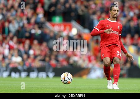 Liverpool, Großbritannien. September 2023. Joel Matip aus Liverpool in Aktion. Premier League Match, Liverpool gegen West Ham Utd in Anfield in Liverpool am Sonntag, den 24. September 2023. Dieses Bild darf nur zu redaktionellen Zwecken verwendet werden. Nur redaktionelle Verwendung, Lizenz für kommerzielle Nutzung erforderlich. Keine Verwendung bei Wetten, Spielen oder Veröffentlichungen eines einzelnen Vereins/einer Liga/eines einzelnen Spielers. pic von Chris Stading/Andrew Orchard Sports Photography/Alamy Live News Credit: Andrew Orchard Sports Photography/Alamy Live News Stockfoto