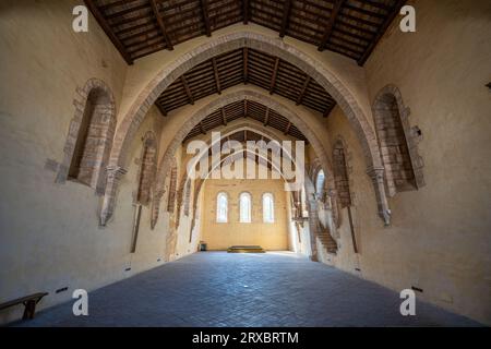 Die wunderbare Abtei Fossanova in der Nähe der Stadt Priverno in der Provinz Latina, Latium, italien. Stockfoto