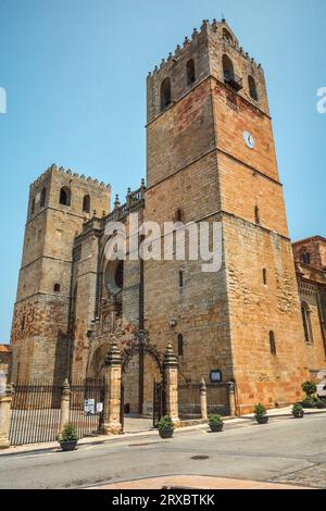 Sigüenza ist eine spanische Stadt in der Provinz Guadalajara in der autonomen Gemeinde Castilla-La Mancha in Spanien. Stockfoto