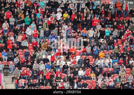 Rotherham, Großbritannien. September 2023. Rotherham United Supporters während des Spiels Rotherham United FC gegen Preston North End FC SKY BET EFL Championship im Aesseal New York Stadium, Rotherham, Großbritannien am 23. September 2023 Credit: Every Second Media/Alamy Live News Stockfoto