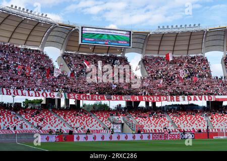 Bari, Italien. September 2023. Fans von SSC Bari während SSC Bari vs US Catanzaro, italienisches Fußball-Spiel der Serie B in Bari, Italien, 24. September 2023 Credit: Independent Photo Agency/Alamy Live News Stockfoto