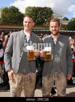 München, Deutschland. September 2023. MÜNCHEN - 24. SEPTEMBER: Manuel NEUER, Harry KANE, bei KAEFER Schaenke am 24. September 2023 in München. (Foto von Stefan MATZKE FcBAYERN POOL/ATP Images) (Matzke Stefan /ATP/SPP) Credit: SPP Sport Press Photo. Alamy Live News Stockfoto