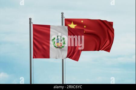 China-Flagge und Peru-Flagge, die am blauen Himmel zusammenwinken, zwei-Länder-Kooperationskonzept Stockfoto