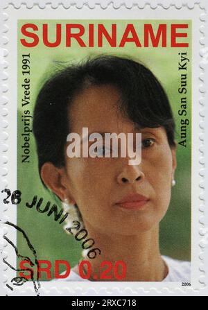 Nobelpreis Aung sang Suu Kyi auf der Briefmarke aus Suriname Stockfoto