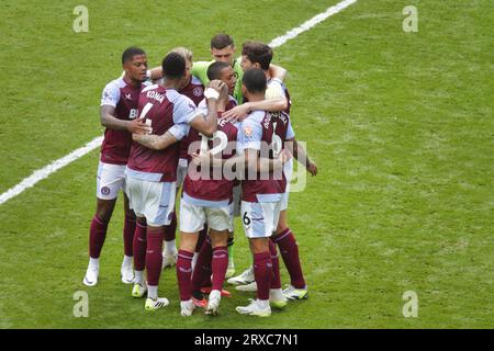 Chelsea, London, Großbritannien. September 2023. Der Chelsea Football Club spielt Aston Villa in seinem Stamford Bridge Stadion OPS: The Villa Team Bond eng nach einem beachtlichen Sieg von 1-0 Credit: Motofoto/Alamy Live News Stockfoto