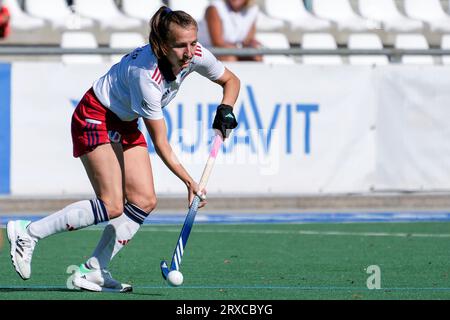 Mannheim, Deutschland. September 2023. Nadine Kanler (MHC, 4), am Ball, Freisteller, Ganzkörper, Einzelbild, Einzelfoto, Aktion, Aktion, 24.09.2023, Mannheim (Deutschland), Hockey, 1. Bundesliga, Damen, Mannheimer HC - Düsseldorfer HC/dpa/Alamy Live News Stockfoto