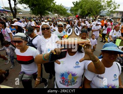 San Diego, Carabobo, Venezuela. September 2023. September 2023. Tausende von Menschen nehmen an dem Farbenspaziergang Teil, der vom Sportinstitut des Bürgermeisterbüros von San Diego im Bundesstaat Carabobo organisiert wird. Foto: Juan Carlos Hernandez (Credit Image: © Juan Carlos Hernandez/ZUMA Press Wire) NUR REDAKTIONELLE VERWENDUNG! Nicht für kommerzielle ZWECKE! Stockfoto