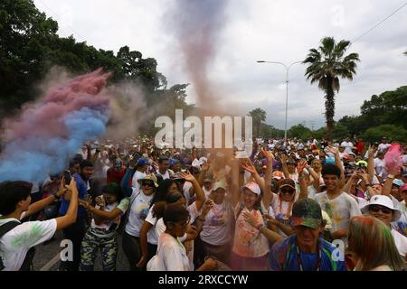 San Diego, Carabobo, Venezuela. September 2023. September 2023. Tausende von Menschen nehmen an dem Farbenspaziergang Teil, der vom Sportinstitut des Bürgermeisterbüros von San Diego im Bundesstaat Carabobo organisiert wird. Foto: Juan Carlos Hernandez (Credit Image: © Juan Carlos Hernandez/ZUMA Press Wire) NUR REDAKTIONELLE VERWENDUNG! Nicht für kommerzielle ZWECKE! Stockfoto