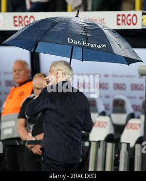 Sportdirektor und Interimstrainer Rudi Voeller aus Deutschland Fussball LŠnderspiel Deutschland - Frankreich © diebilderwelt / Alamy Live News Stockfoto