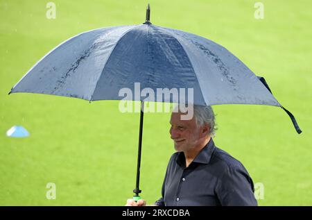 Sportdirektor und Interimstrainer Rudi Voeller aus Deutschland Fussball LŠnderspiel Deutschland - Frankreich © diebilderwelt / Alamy Live News Stockfoto