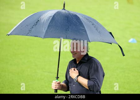 Sportdirektor und Interimstrainer Rudi Voeller aus Deutschland Fussball LŠnderspiel Deutschland - Frankreich © diebilderwelt / Alamy Live News Stockfoto