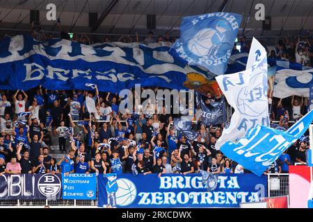 Brescia, Italien. September 2023. Brescia Supporters beim Finale - Virtus Bologna gegen germani Brescia, italienisches Basketball-Supercup-Spiel in Brescia, Italien, 24. September 2023 Credit: Independent Photo Agency/Alamy Live News Stockfoto