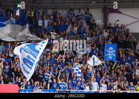 Brescia, Italien. September 2023. Brescia Supporters beim Finale - Virtus Bologna gegen germani Brescia, italienisches Basketball-Supercup-Spiel in Brescia, Italien, 24. September 2023 Credit: Independent Photo Agency/Alamy Live News Stockfoto