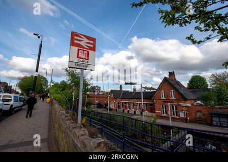 Urmston Bahnhof in Urmston, Greater Manchester, England, ist 5¹/2 Meilen westlich von Manchester Oxford Road auf der Manchester-Liverpool Linie. Stockfoto