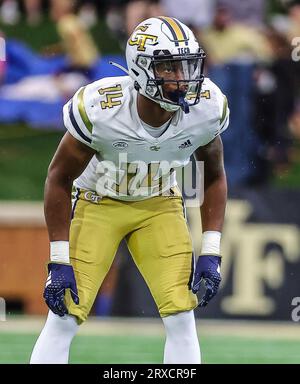 23. September 2023: Georgia Tech Senior Jaylon King (14) Pass verteidigt gegen die Wake University. NCAA-Fußballspiel zwischen der Georgia Tech University und der Wake Forest University im Allegacy Federal Credit Union Stadium, Winston Salem, North Carolina. David Beach/CSM Stockfoto