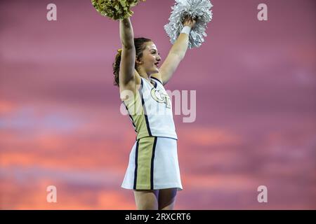 23. September 2023: Georgia Tech Cheerleader. NCAA-Fußballspiel zwischen der Georgia Tech University und der Wake Forest University im Allegacy Federal Credit Union Stadium, Winston Salem, North Carolina. David Beach/CSM Stockfoto