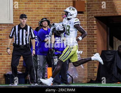 23. September 2023: Georgia Tech Junior Abdul Janneh (18) erzielt Touchdown. NCAA-Fußballspiel zwischen der Georgia Tech University und der Wake Forest University im Allegacy Federal Credit Union Stadium, Winston Salem, North Carolina. David Beach/CSM Stockfoto