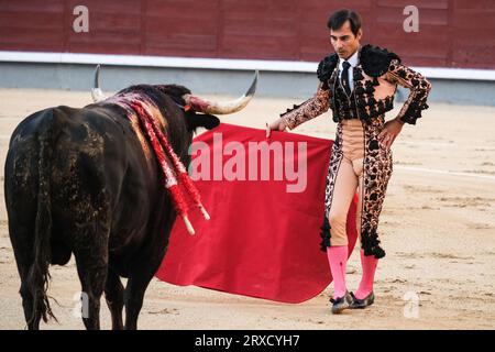 Der Stierkämpfer Gomez del Pilar während des Stierkampfes von Corrida de Toros auf der Plaza de las Ventas in Madrid, 24. September 2023 Spanien (Foto: OSC Stockfoto