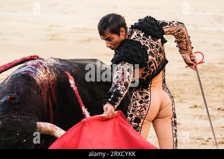 Der Stierkämpfer Gomez del Pilar während des Stierkampfes von Corrida de Toros auf der Plaza de las Ventas in Madrid, 24. September 2023 Spanien (Foto: OSC Stockfoto