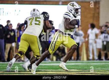 23. September 2023: Georgia Tech Junior Avery Boyd (9) läuft mit dem Ball. NCAA-Fußballspiel zwischen der Georgia Tech University und der Wake Forest University im Allegacy Federal Credit Union Stadium, Winston Salem, North Carolina. David Beach/CSM Stockfoto