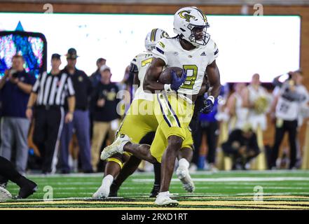 23. September 2023: Georgia Tech Junior Avery Boyd (9) läuft mit dem Ball. NCAA-Fußballspiel zwischen der Georgia Tech University und der Wake Forest University im Allegacy Federal Credit Union Stadium, Winston Salem, North Carolina. David Beach/CSM Stockfoto