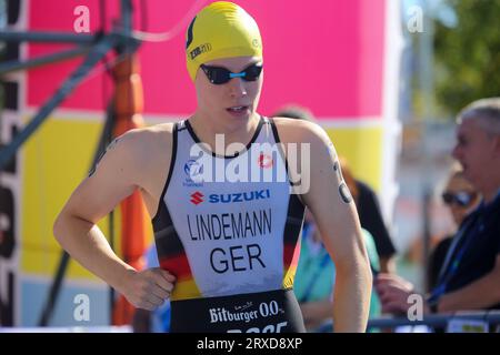 Pontevedra, Spanien, 24. September 2023: Die deutsche Triathletin Laura Lindemann geht am 24. September 2023 in Pontevedra, Spanien, bei der Elite-Frauen-Triathlon-Weltmeisterschaft 2023 an den Start. Quelle: Alberto Brevers / Alamy Live News. Stockfoto