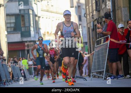 Pontevedra, Spanien, 24. September 2023: Die deutsche Triathletin Laura Lindemann im Leichtathletik-Sektor während der Elite-Frauen-Triathlon-Weltmeisterschaft 2023 am 24. September 2023 in Pontevedra, Spanien. Quelle: Alberto Brevers / Alamy Live News. Stockfoto