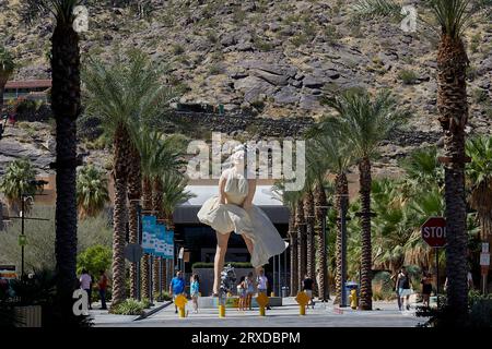 Palm Springs, Kalifornien, USA. September 2023. Die „Forever Marilyn“-Statue des Künstlers Seward Johnson von Marilyn Monroe aus dem 1955 erschienenen Film „The Seven Year Itch“ steht 26 m hoch in Palm Springs, Kalifornien. (Bild: © Ian L. Sitren/ZUMA Press Wire) NUR REDAKTIONELLE VERWENDUNG! Nicht für kommerzielle ZWECKE! Stockfoto