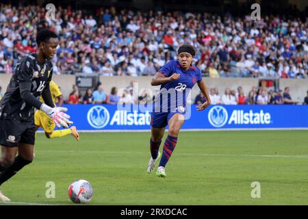 Chicago, USA. September 2023. Chicago, USA, 24. September 2023: Mia Fishel (28 USA) in Aktion während des internationalen Freundschaftsspiels zwischen der US Women's National Soccer Team und Südafrika am Sonntag, den 24. September im Soldier Field, Chicago, USA. (KEINE KOMMERZIELLE NUTZUNG). (Shaina Benhiyoun/SPP) Credit: SPP Sport Press Photo. Alamy Live News Stockfoto