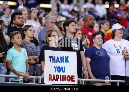 Chicago, USA. September 2023. Chicago, USA, 24. September 2023: Fans der US Women's National Team werden nach dem internationalen Freundschaftsspiel zwischen der US Women's National Soccer Team und Südafrika am Sonntag, den 24. September im Soldier Field, Chicago, USA, gesehen. (KEINE KOMMERZIELLE NUTZUNG). (Shaina Benhiyoun/SPP) Credit: SPP Sport Press Photo. Alamy Live News Stockfoto