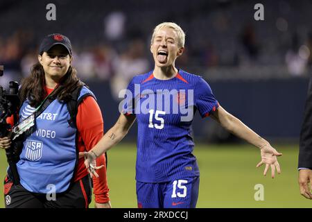 Chicago, USA. September 2023. Chicago, USA, 24. September 2023: Megan Rapinoe (15 USA) posiert für die Kamera nach dem Freundschaftsspiel zwischen der US Women's National Soccer Team und Südafrika am Sonntag, den 24. September im Soldier Field, Chicago, USA. (KEINE KOMMERZIELLE NUTZUNG). (Shaina Benhiyoun/SPP) Credit: SPP Sport Press Photo. Alamy Live News Stockfoto