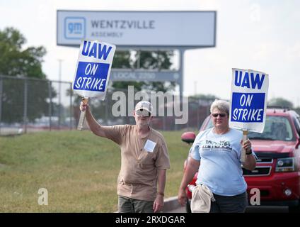 Wentzville, Usa. September 2023 28. Am Sonntag, den 24. September 2023, laufen die Streikenden von United Auto Workers weiter vor dem General Motors Wentzville Assembly Plant in Wentzville, Missouri. Foto von Bill Greenblatt/UPI Credit: UPI/Alamy Live News Stockfoto