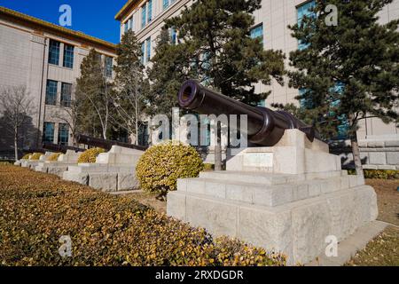 Peking China, 24. Januar 2023: Old Iron Cannon, Military Museum of the Chinese People's Revolution, Peking. Stockfoto