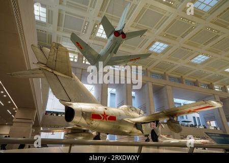 Peking China, 24. Januar 2023: Sowjetisches MiG-15-Trainerflugzeug, Militärmuseum der Chinesischen Volksrevolution in Peking. Stockfoto