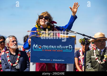 San Francisco, USA. September 2023. Sylvia Earle, Meeresbiologin und Ozeanografin, spricht bei der Begrüßungszeremonie für das polynesische Kanu Hōkūleʻa in der Aquatic Park Cove in San Francisco, Kalifornien am 24. September 2023. Die Hōkūleʻa erreichten San Francisco auf einer Moananuiakea Voyage, die im Juni in Alaska startete. Es ist geplant, 43.000 Seemeilen über einen Zeitraum von vier Jahren zu reisen, um 36 Länder während der Weltumrundung des Pazifiks zu besuchen. Quelle: Jana Asenbrennerova/Alamy Live News Stockfoto