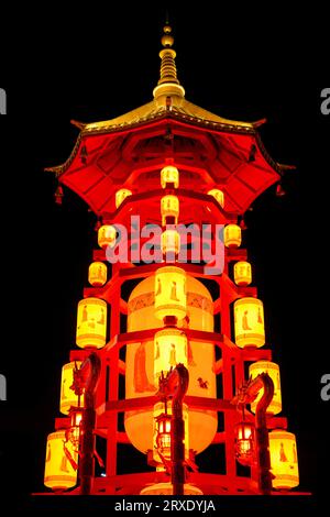 Fengnan City, China - 27. Januar 2023: Hetou Old Street Scenic Area Blumenlaternen bei Nacht. Stockfoto