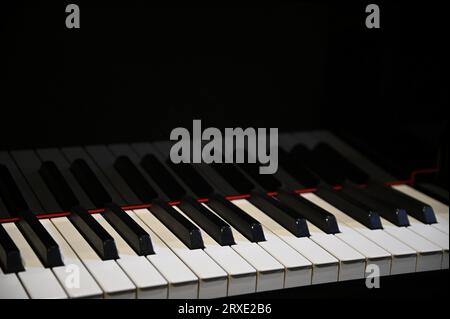 Steinway and Sons Konzertflügel-Großaufnahme in Athen, Griechenland. Stockfoto