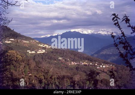 Tashi View Point ist eine der wichtigsten Touristenattraktionen von Gangtok und liegt 7 km von Gangtok City entfernt. Der Ort ist ein muss für Naturliebhaber, da er einen ausgezeichneten Blick auf die imposanten Himalaya-Berge bietet, insbesondere den Mount Kanchenjunga und Siniolchu. Stockfoto