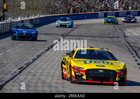 Fort Worth, Texas - 24. September 2023: Fahrer im NASCAR Autotrader EchoPark Automotive 400 auf dem Texas Motor Speedway. Quelle: Nick Paruch/Alamy Live News Stockfoto