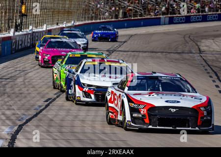 Fort Worth, Texas - 24. September 2023: Fahrer im NASCAR Autotrader EchoPark Automotive 400 auf dem Texas Motor Speedway. Quelle: Nick Paruch/Alamy Live News Stockfoto