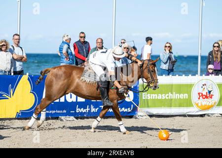 Rostock, Warnemünde Deutschland 24. September 2023: Beach Polo Masters Warnemünde 2023 Im Bild: Ken Kawamoto Stockfoto