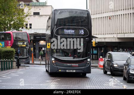 National Express West Midlands Bus Service X5 am Colmore Circus, Birmingham City Centre, UK Stockfoto