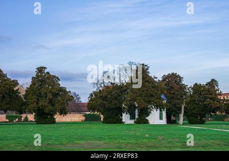 Schloss und Kloster Dargun aus dem späten 17. Jahrhundert in seiner heutigen Form, in der gleichnamigen Stadt Dargun, Mecklenburgische Seenplatte, Deutschland. Stockfoto