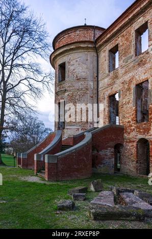 Schloss und Kloster Dargun aus dem späten 17. Jahrhundert in seiner heutigen Form, in der gleichnamigen Stadt Dargun, Mecklenburgische Seenplatte, Deutschland. Stockfoto