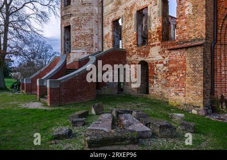 Schloss und Kloster Dargun aus dem späten 17. Jahrhundert in seiner heutigen Form, in der gleichnamigen Stadt Dargun, Mecklenburgische Seenplatte, Deutschland. Stockfoto